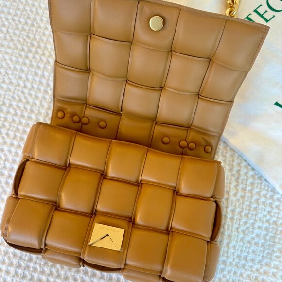 Bottega Veneta Chain Cassette bag in Caramel - Picture 7 of 11